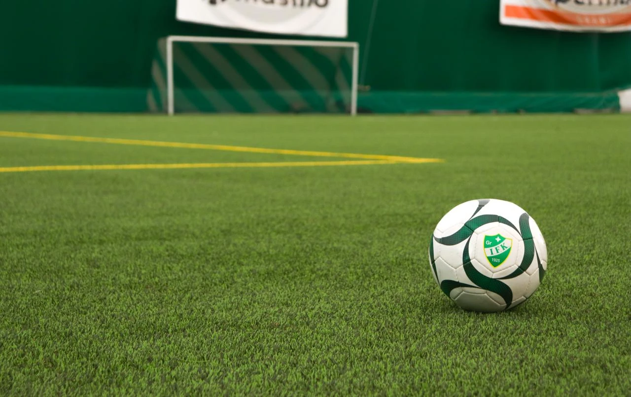 Ammattilaistason jalkapallokentän tekonurmi