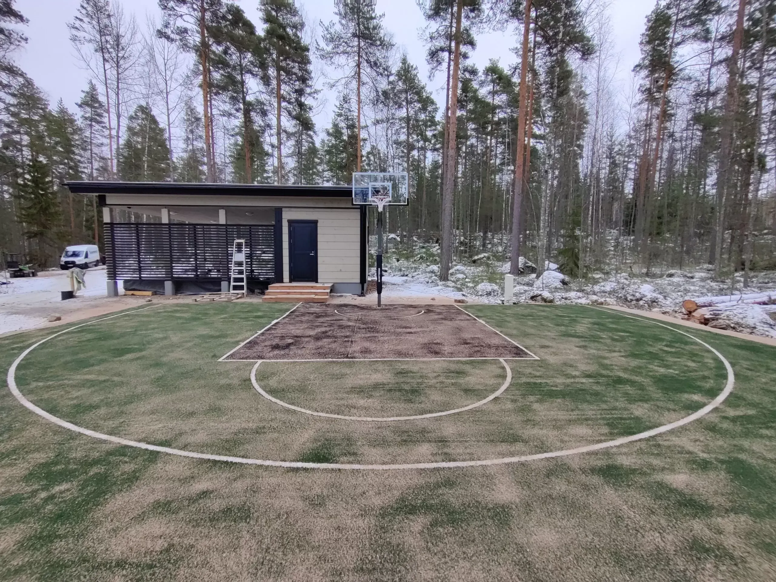 Koripallokenttä asennus